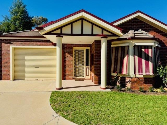 Fully Furnished Townhouse in Quiet Court Location Gardening Included