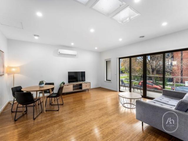 Fully Furnished Townhouse in the McKinnon Secondary College School Zone
