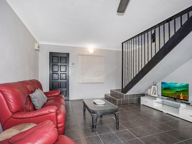 Fully Furnished Townhouse Just A Few Steps From The Esplanade