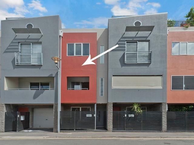 Fully Furnished townhouse located in the quiet end of the CBD!