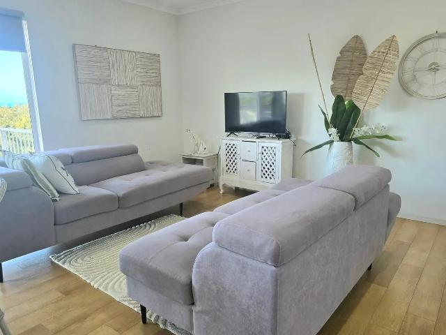 Fully Furnished Townhouse with Stunning Whitsunday Views
