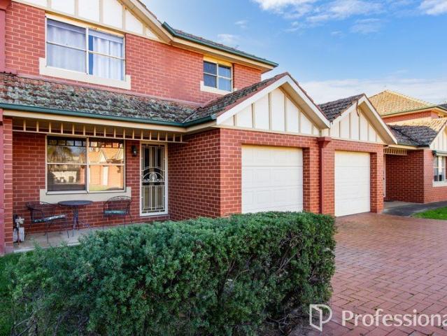 Fully Furnished Townhouse!