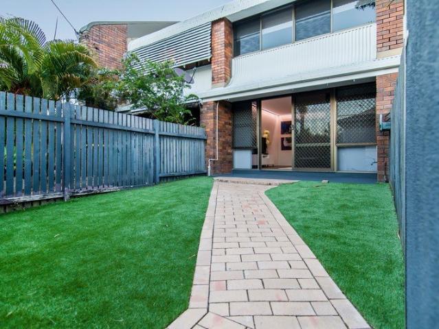 Fully Furnished Townhouse!