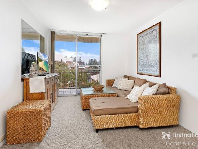 Fully Furnished, top floor apartment