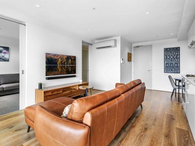 Fully Furnished Top Floor Living right by Martin st Village 3 month lease