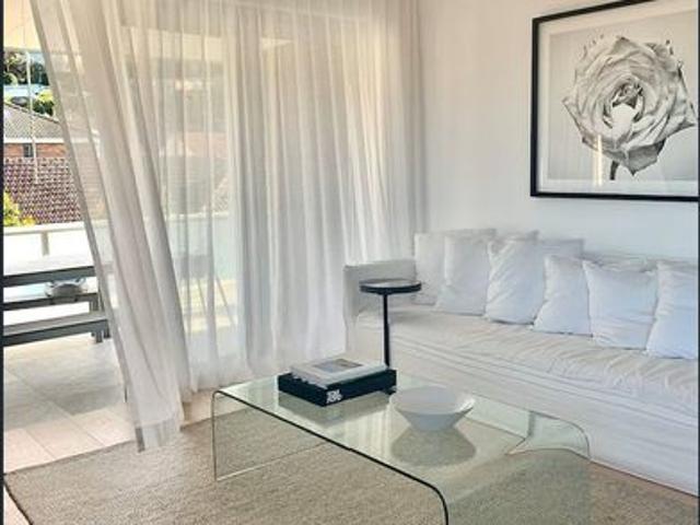 Fully Furnished Top Level 3bdrm Apartment Filled with Sun