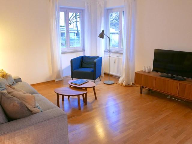 Fully furnished: Top location in Lehel, Sunny 2 Room Apartment, Munchen Amsterdam Apartments for Rent