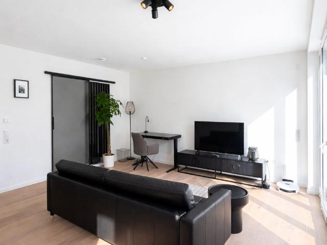 Fully Furnished Terrace Apartment with Private Garden in List next to Eilenriede City Forest, Hannover Amsterdam Apartments for Rent