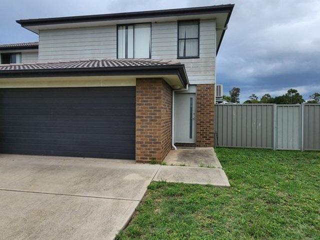 FULLY FURNISHED Three Bedroom Townhouse