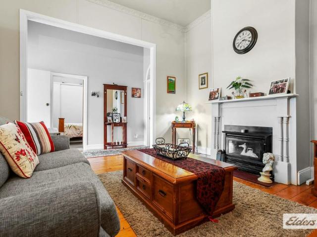 Fully Furnished Three Bedroom Cottage – Charming Period Home