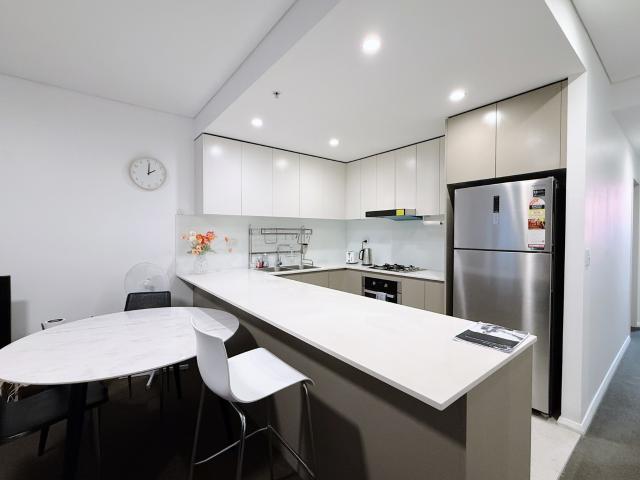 Fully furnished three bedrooms & Upstairs of Woolworths & Super convenient in prime location