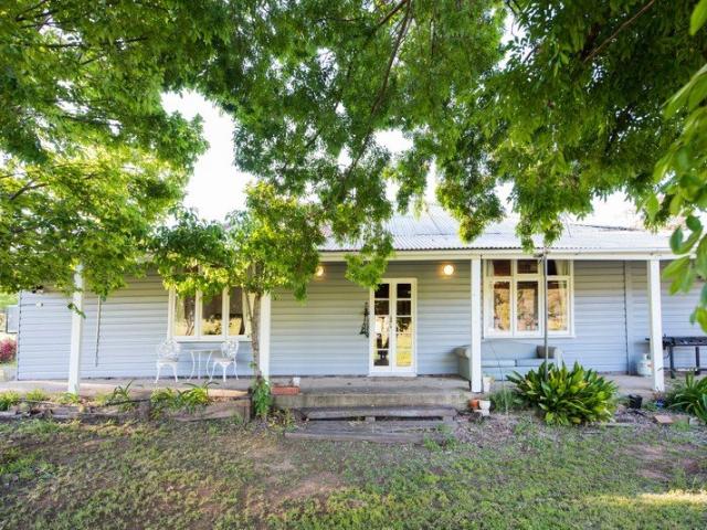Fully Furnished Tranquil Retreat Camphill Cottage