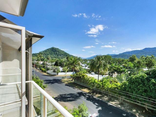 FULLY FURNISHED TRINITY BEACH TOWNHOUSE APARTMENT