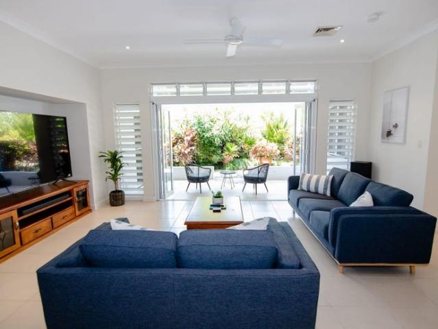 Fully Furnished Tropical Entertainers Haven