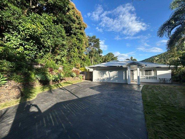 Fully Furnished Tropical Family Retreat with In Ground Pool