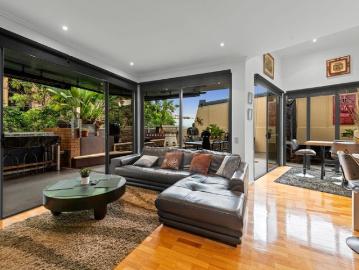 Fully Furnished Tropical Oasis!