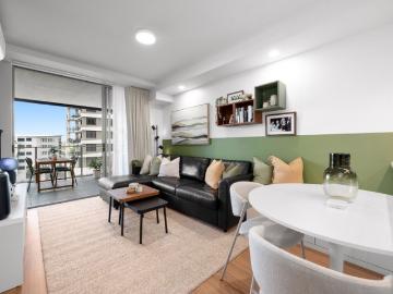 Fully Furnished Turnkey Renovated Apartment in the Heart of Woolloongabba!