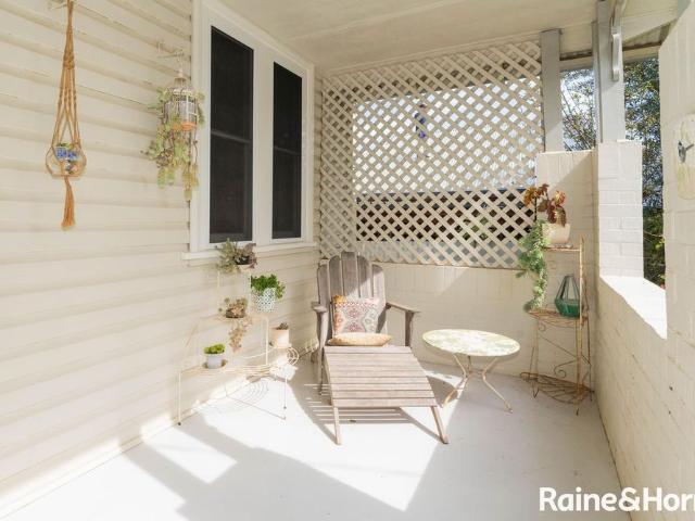 FULLY FURNISHED TURVEY PARK LIVING
