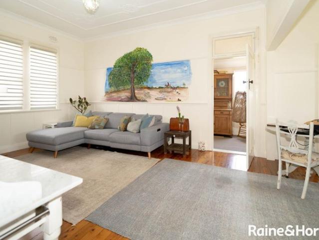 FULLY FURNISHED TURVEY PARK LIVING