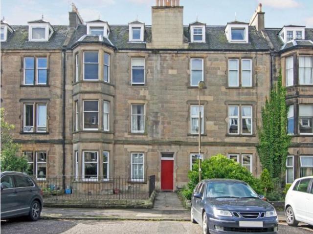 Fully furnished two bedroom apartment situated on the top floor of a traditional Edinburgh tenement within the highly desirable area of Morningside