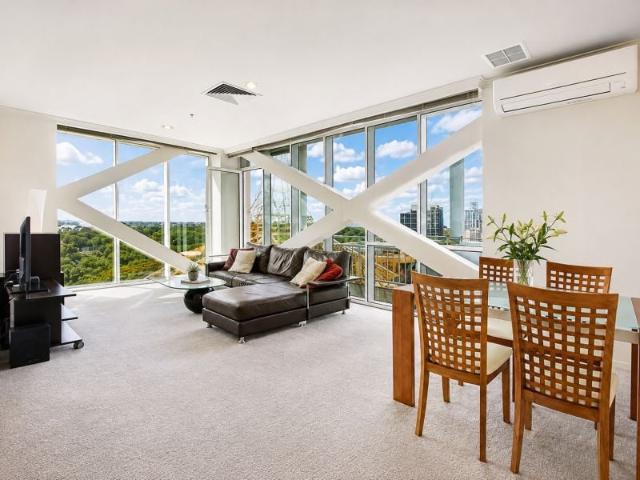 Fully Furnished Two Bedroom Apartment with Stunning Yarra River Views