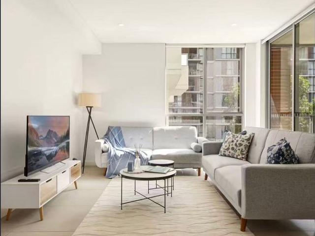 Fully Furnished Two Bedroom Apartment with Parking in the Heart of Mascot