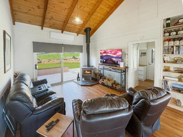 Fully Furnished Two Bedroom Home in Merrijig