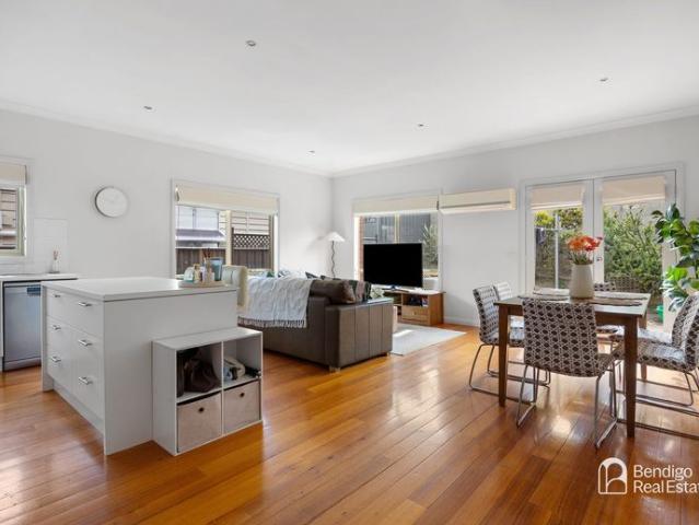 FULLY FURNISHED TWO BEDROOM TOWNHOUSE – WALK TO BENDIGO CBD!