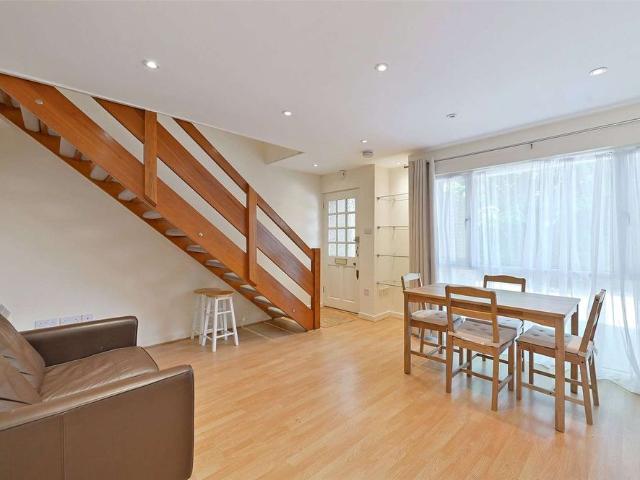 Fully Furnished two bedroom terraced home which is located close to Northwood High Street and the Tube Station. Available now