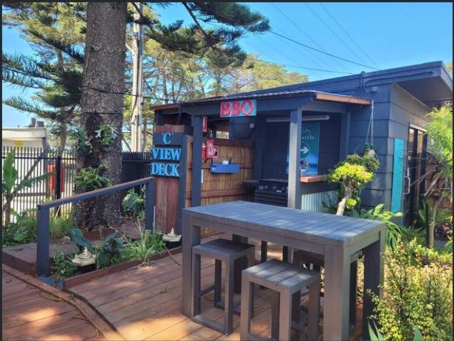 Fully Furnished Unit 100m from beach!