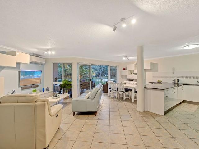 Fully Furnished Unit with Total Beach Frontage, Available for 9 Months!