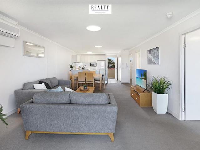 Fully Furnished Unit Close To Everything!