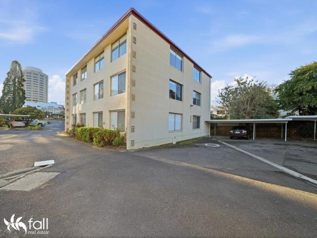 Fully Furnished Unit in a Prime Sandy Bay Location