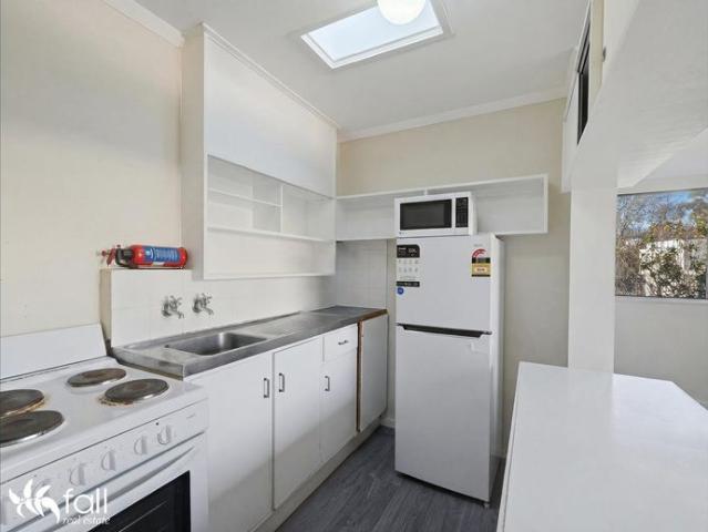 Fully Furnished Unit in a Prime Sandy Bay Location