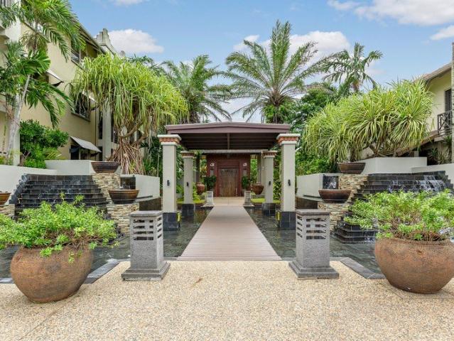 FULLY FURNISHED UNIT IN CAIRNS ONE