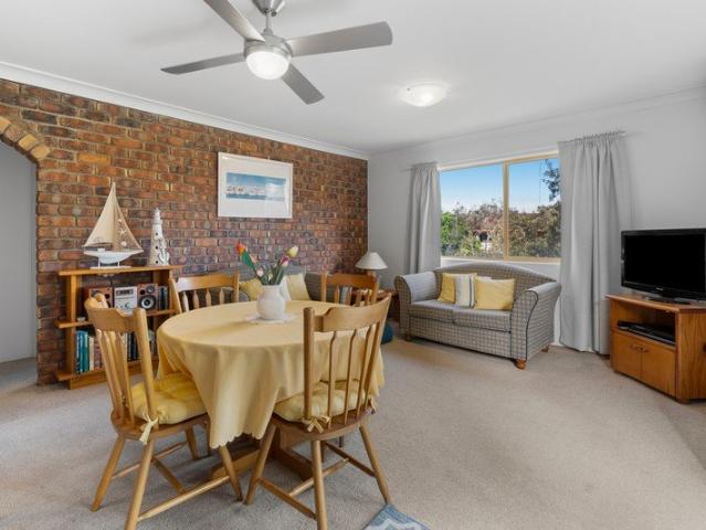 Fully Furnished unit in Palm Beach
