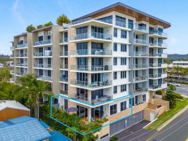 FULLY FURNISHED ULTIMATE BEACHFRONT LIVING