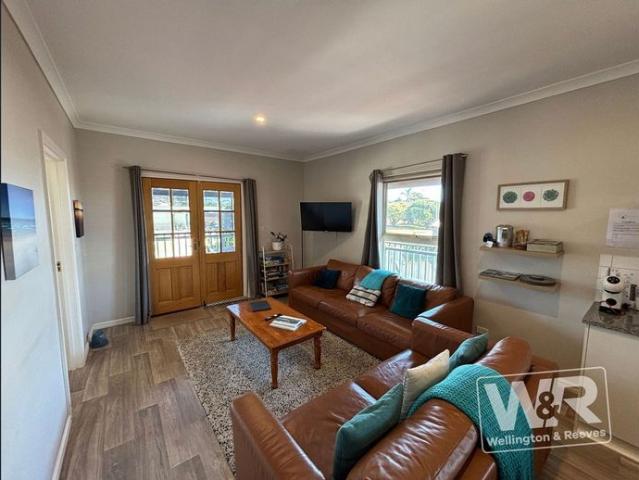 FULLY FURNISHED VILLA IN PRIME MIDDLETON BEACH LOCATION