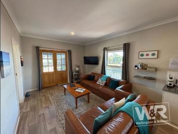 FULLY FURNISHED VILLA IN PRIME MIDDLETON BEACH LOCATION