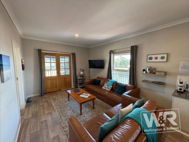 FULLY FURNISHED VILLA IN PRIME MIDDLETON BEACH LOCATION