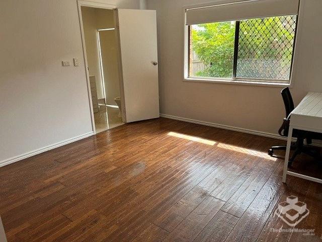 Fully furniture master bedroom for rent