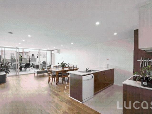 FULLY FURNSIHED, light filled oasis with expansive spaces on Melbourne’s doorstep