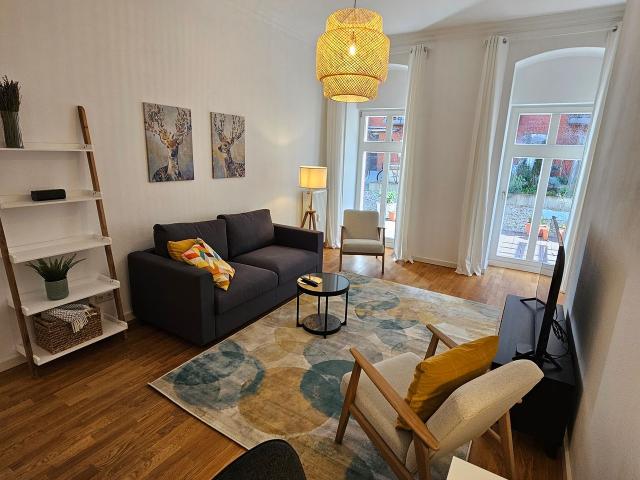 Fully modernized apartment with idyllic courtyard terrace in the heart of Friedrichshain, Berlin Amsterdam Apartments for Rent