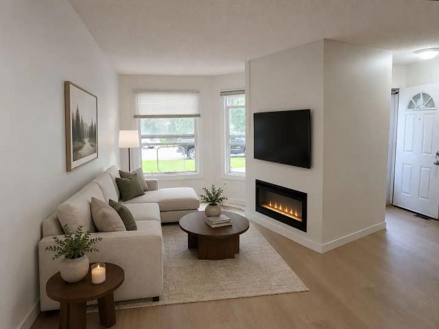Fully Renovated 3 Bed Townhome | $500 Grocery Gift Card | Pet Friendly