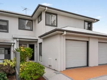 Fully Renovated Three Bedroom Townhouse Ready to Move in! Unbeatable Value !