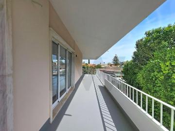 Fully renovated 3 bedroom apartment on the prestigious Alameda Conde de Oeiras – 5 minutes from the