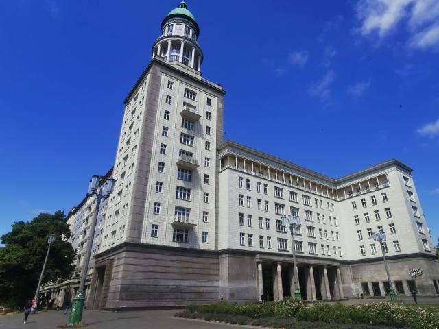 Fully Renovated 3 Room Apartment, Berlin's Iconic Frankfurter Tor
