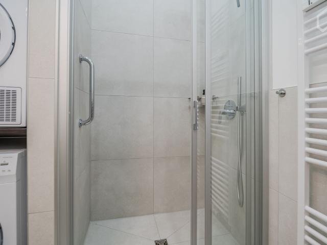 Fully Renovated 3 Room Apartment, Berlin's Iconic Frankfurter Tor, Berlin Amsterdam Apartments for Rent