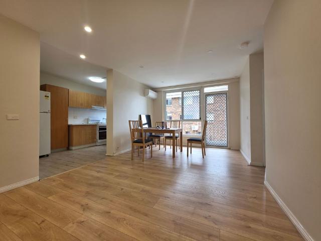 Fully Renovated 1 Bedroom Apartment with Car Space in Eastlakes