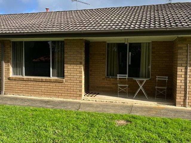 FULLY RENOVATED 1 BEDROOM FLAT